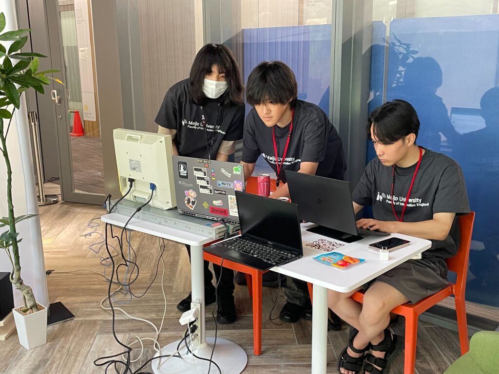図3-2:スクリーン組み立てや解体、AR機能実装に大苦戦